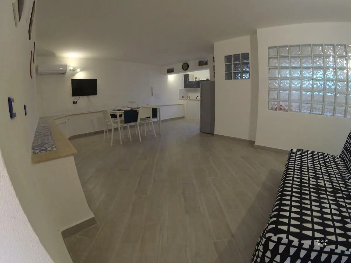 La Petit Maison contacts